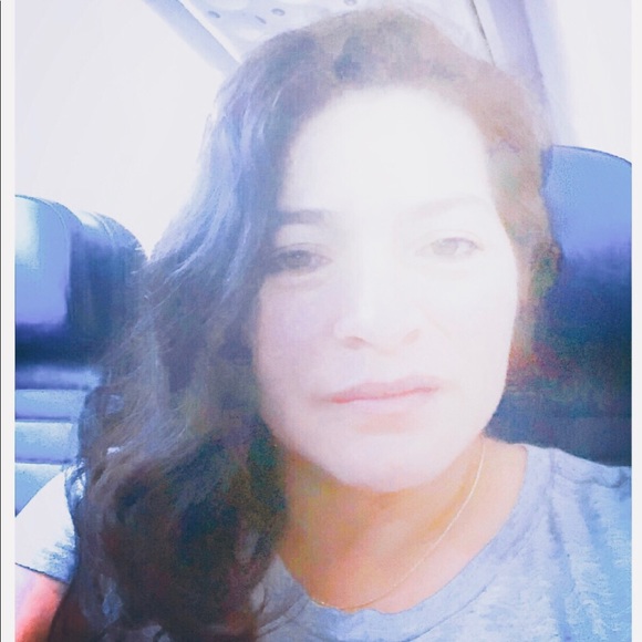 Meet your Posher, Laura - Picture 1 of 1